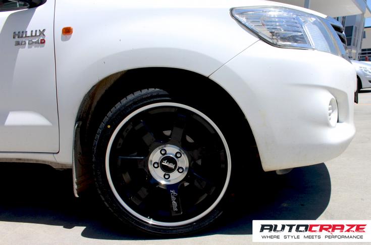 TOYOTA HILUX N70 4WD KRUZE GLOSS BLACK POLISH LIP